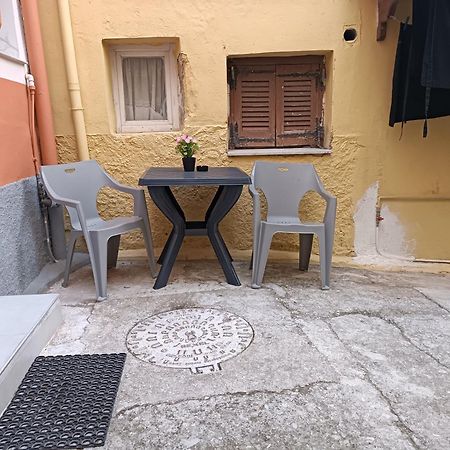 Newly Renovated Apartment Next To The Port Mantouki Dış mekan fotoğraf